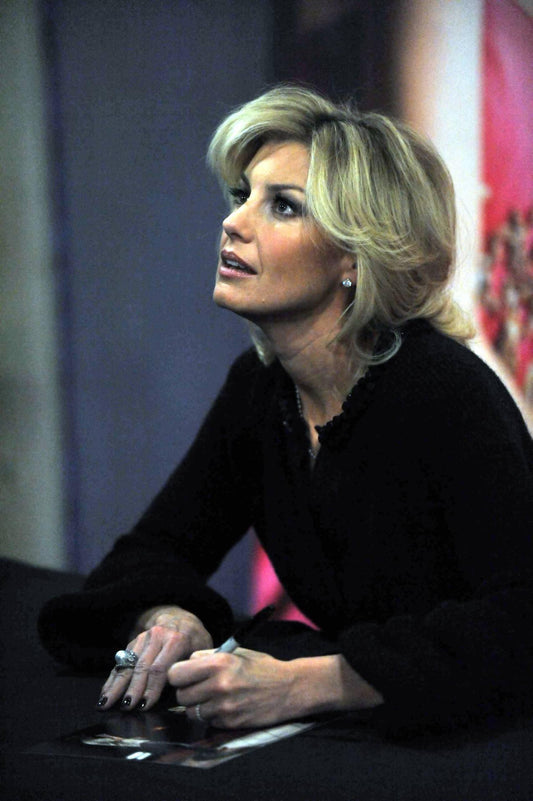 Left Handed Celebrities | Faith Hill