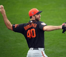 Giants left-hander Bumgarner to resume throwing this week