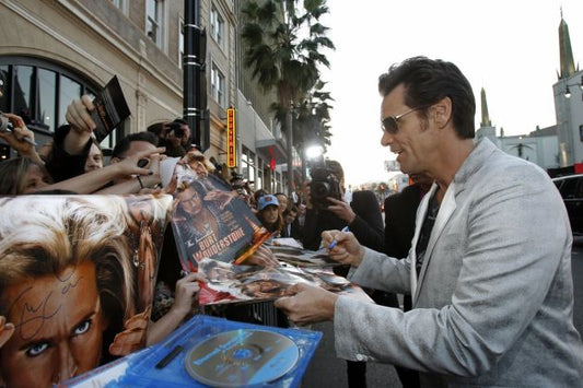 Everybody Wants To Know Is Jim Carrey Left Handed?