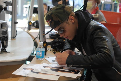 Left Handed Celebrities | Justin Beiber