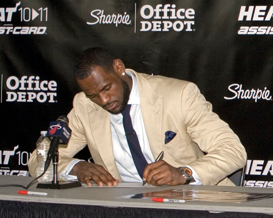 Left Handed Celebrities | LeBron James Confirms He's A Lefty