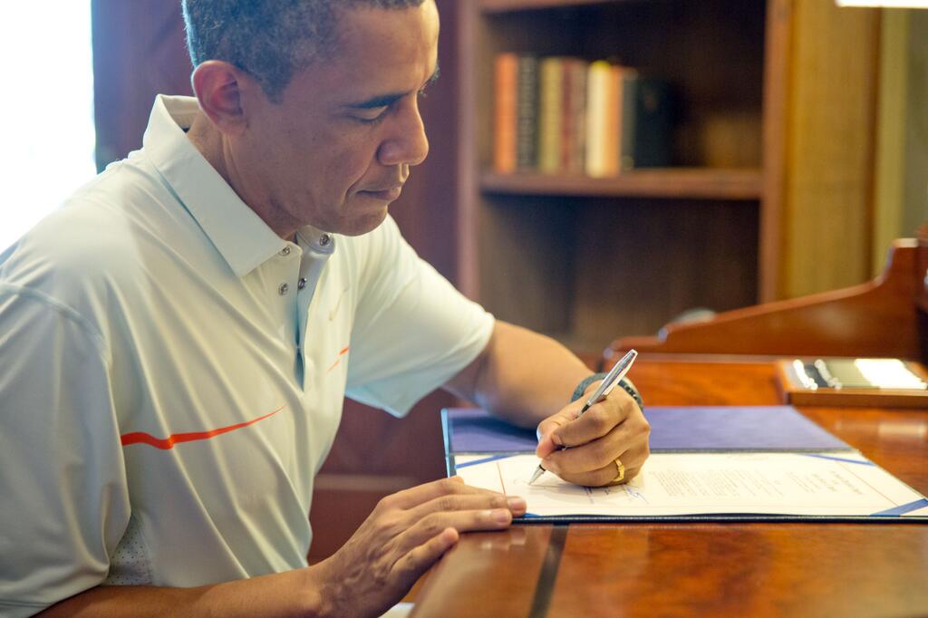 Left Handed Celebrities | Barack Obama