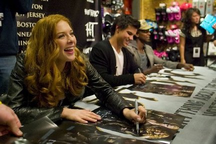 Left Handed Celebrity | Rachelle Lefevre